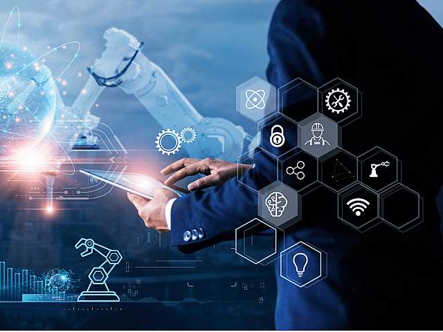 Manufacturing of the future: talent, servitization and digital for the transformation of business models
 